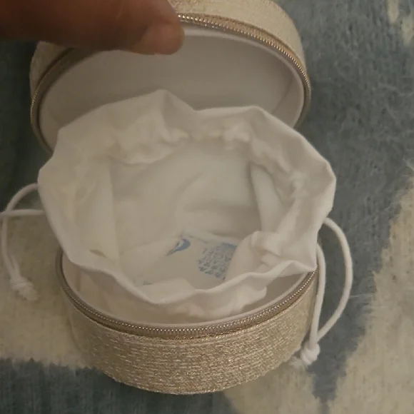 Dior Shimmering Cream Round Coin Holder - Picture 4 of 4